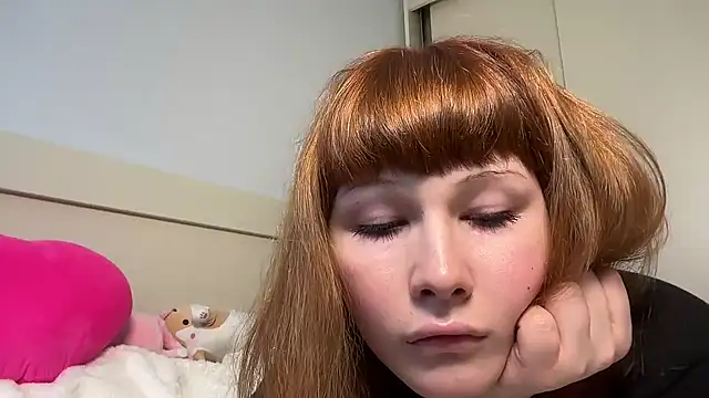 Snapshot of AlexaGudz chatting on June 6, 10:53 am AlexaGudz online show from June 6, 10:53 am