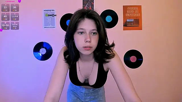 Snapshot of aria_wild_ chatting on June 13, 7:23 pm aria wild online show from June 13, 7:23 pm