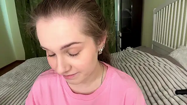 Snapshot of ElizabethHenderson chatting on March 31, 8:48 am ElizabethHenderson online show from March 31, 8:48 am