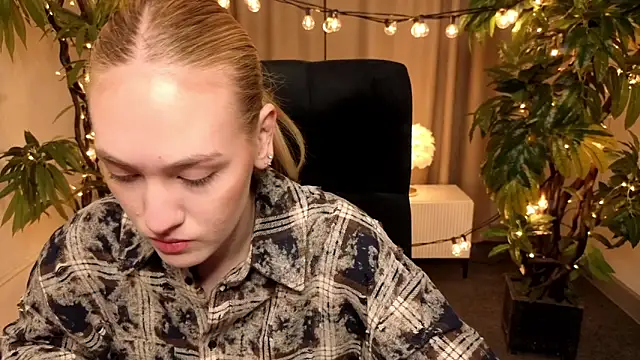 Snapshot of JenniferCamprell chatting on March 25, 4:13 pm JenniferCamprell online show from March 25, 4:13 pm