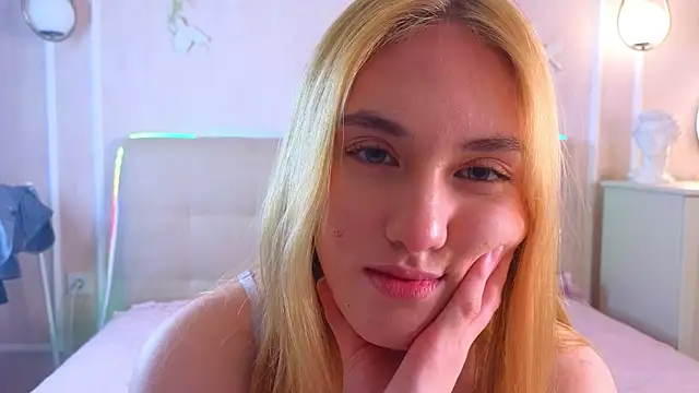 Snapshot of JenniferCamprell chatting on April 16, 9:39 pm JenniferCamprell online show from April 16, 9:39 pm