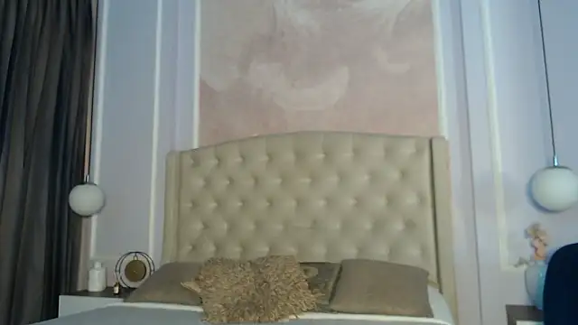 LiaTrainor online show from March 9, 12:42 pm