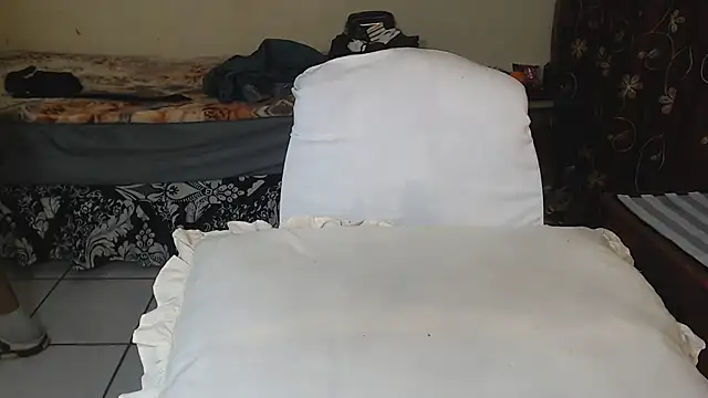 Snapshot of Moiii_Lekker_Meddei chatting on July 15, 4:51 am Moiii Lekker Meddei online show from July 15, 4:51 am