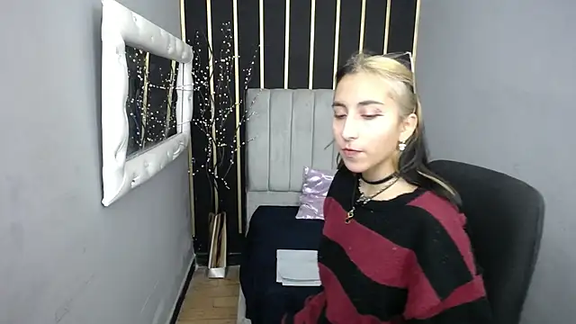 moon shut online show from March 7, 12:35 pm