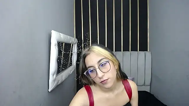 moon shut online show from March 9, 12:20 pm