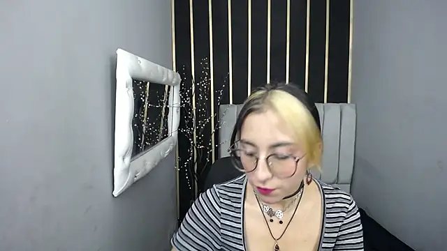 moon shut online show from March 13, 12:23 pm