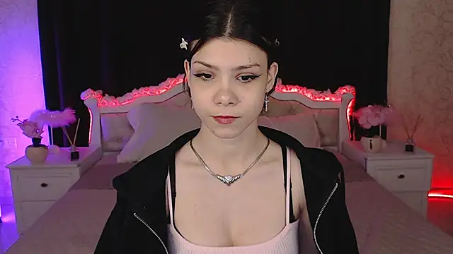 Snapshot of llittle-peachh chatting on March 7, 3:53 pm llittle-peachh online show from March 7, 3:53 pm