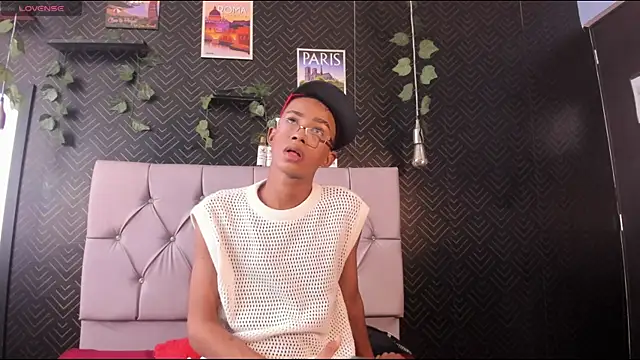 Snapshot of patrick_lovee chatting on June 1, 7:48 pm patrick lovee online show from June 1, 7:48 pm