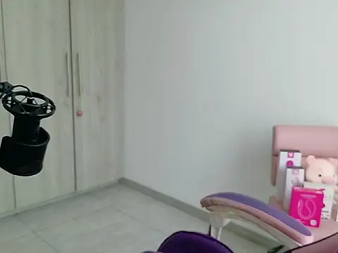 SarahMoonXO online show from March 11, 5:08 pm