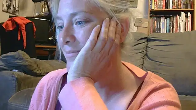 Snapshot of MistyMountains96 chatting on June 2, 3:41 am MistyMountains96 online show from June 2, 3:41 am