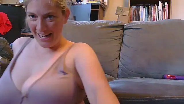 Snapshot of MistyMountains96 chatting on June 15, 8:55 pm MistyMountains96 online show from June 15, 8:55 pm