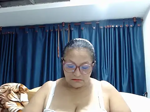 Snapshot of _BellaNocturna chatting on August 7, 2:57 am BellaNocturna online show from August 7, 2:57 am