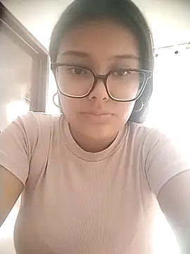 pregnant kitten01 online show from March 9, 6:45 pm