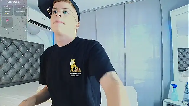 TommyValentine online show from March 18, 10:57 pm