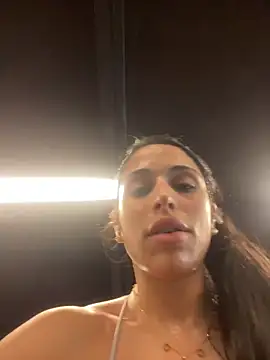 Snapshot of sweetwanda chatting on May 23, 3:27 pm sweetwanda online show from May 23, 3:27 pm