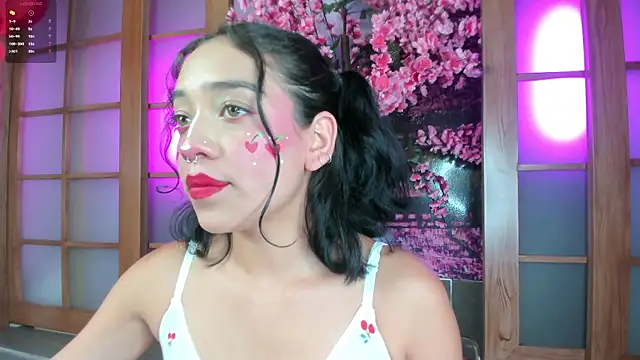 Snapshot of foxy_hannah chatting on May 5, 6:05 pm foxy hannah online show from May 5, 6:05 pm