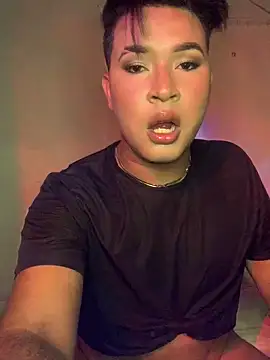 hotbadboy00 online show from March 18, 1:42 am