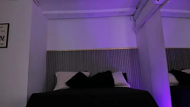 ashvalentine  online show from July 31, 7:46 pm