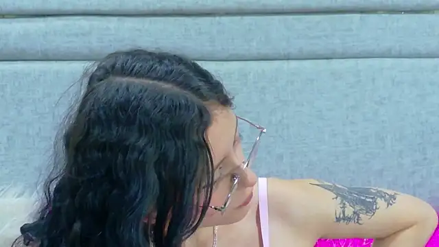 Snapshot of Naomimolie chatting on May 25, 2:01 pm Naomimolie online show from May 25, 2:01 pm