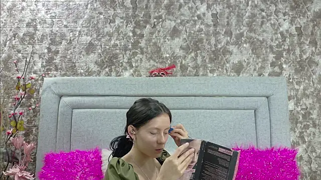 Snapshot of Naomimolie chatting on June 10, 12:26 pm Naomimolie online show from June 10, 12:26 pm