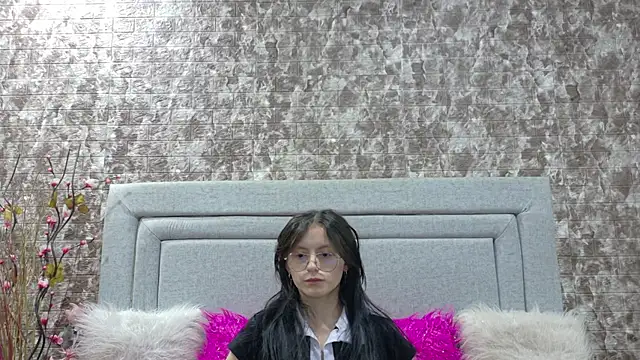 Naomimolie online show from June 19, 12:31 pm