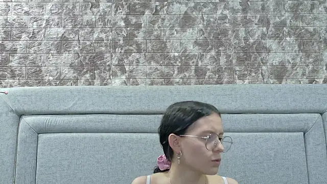 Naomimolie online show from June 23, 11:52 am