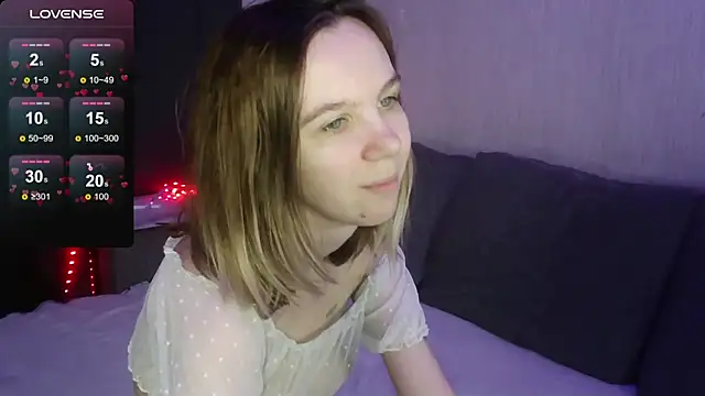 Snapshot of MaryHanter chatting on March 21, 3:33 am MaryHanter online show from March 21, 3:33 am