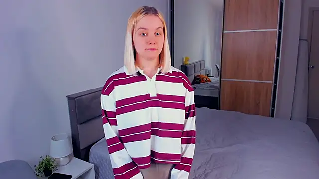 AveIinaStromain online show from March 11, 6:19 am