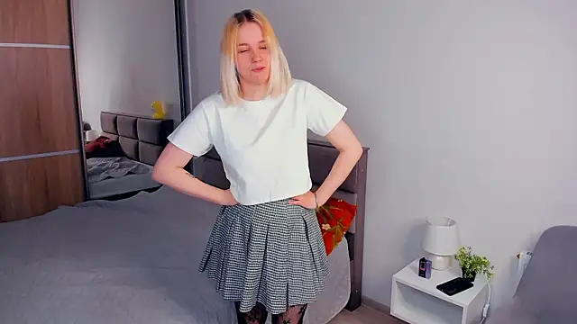 AveIinaStromain online show from March 14, 5:57 am