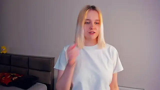 AveIinaStromain online show from March 18, 4:48 am