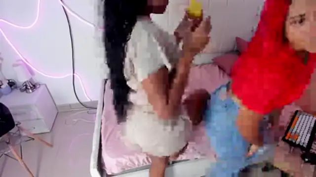 Snapshot of Peliroja_lustrum chatting on June 14, 3:25 pm Peliroja lustrum online show from June 14, 3:25 pm