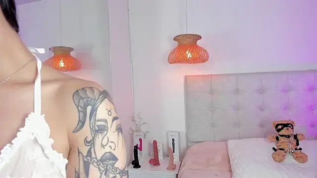 Vanessa cruz 18 online show from July 9, 10:14 pm