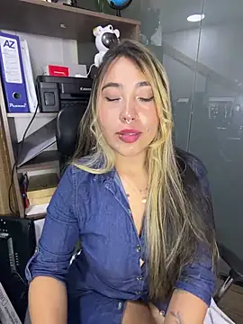 ManuelaVeeleez online show from June 5, 4:19 am
