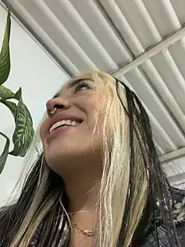 ManuelaVeeleez online show from June 24, 1:59 am