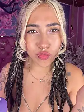 ManuelaVeeleez online show from June 28, 7:36 am