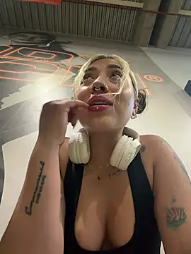 ManuelaVeeleez online show from July 16, 2:39 am