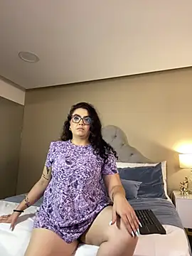 Snapshot of AlmaraRouge chatting on June 23, 9:13 pm AlmaraRouge online show from June 23, 9:13 pm