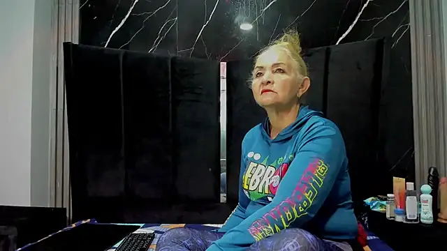 queenstarhy online show from March 14, 2:28 am