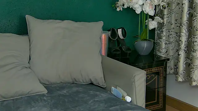 Snapshot of SkinnyNatty chatting on June 19, 3:55 am SkinnyNatty online show from June 19, 3:55 am