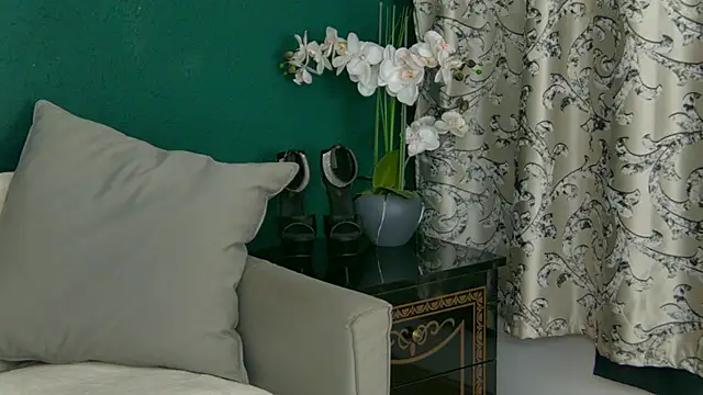 Snapshot of SkinnyNatty chatting on June 29, 3:46 am SkinnyNatty online show from June 29, 3:46 am