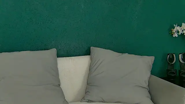 Snapshot of SkinnyNatty chatting on July 3, 3:57 am SkinnyNatty online show from July 3, 3:57 am