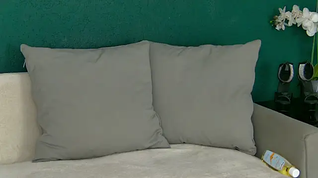 Snapshot of SkinnyNatty chatting on July 29, 3:48 am SkinnyNatty online show from July 29, 3:48 am