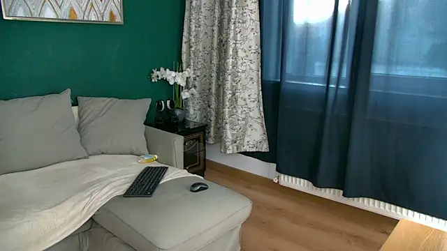 Snapshot of SkinnyNatty chatting on July 30, 3:49 am SkinnyNatty online show from July 30, 3:49 am