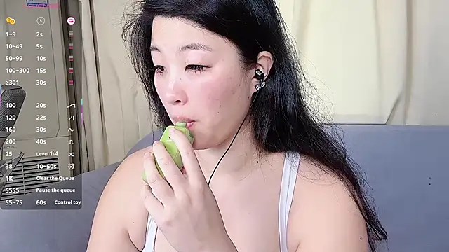 Tavie1744 online show from July 1, 11:15 pm