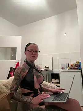 SkinnyLilly online show from July 16, 8:48 pm