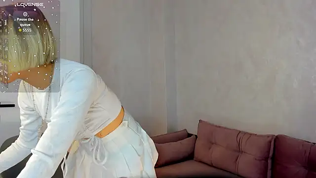 Snapshot of Ellish_Hill chatting on March 12, 1:45 am Ellish Hill online show from March 12, 1:45 am