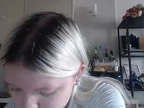 Snapshot of LenaSecret19 chatting on June 19, 5:34 am LenaSecret19 online show from June 19, 5:34 am