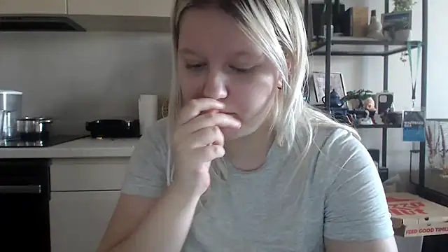 Snapshot of LenaSecret19 chatting on June 25, 7:13 am LenaSecret19 online show from June 25, 7:13 am