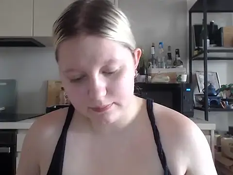 Snapshot of LenaSecret19 chatting on June 29, 10:15 am LenaSecret19 online show from June 29, 10:15 am