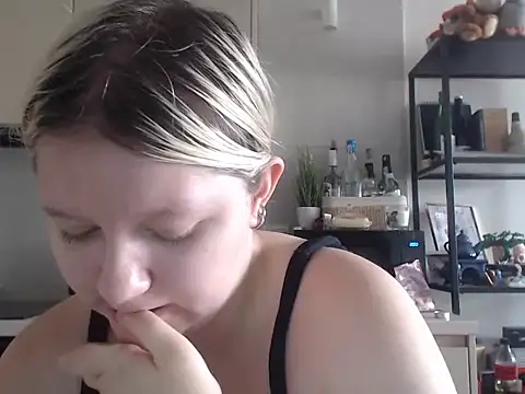 Snapshot of LenaSecret19 chatting on June 30, 5:41 am LenaSecret19 online show from June 30, 5:41 am